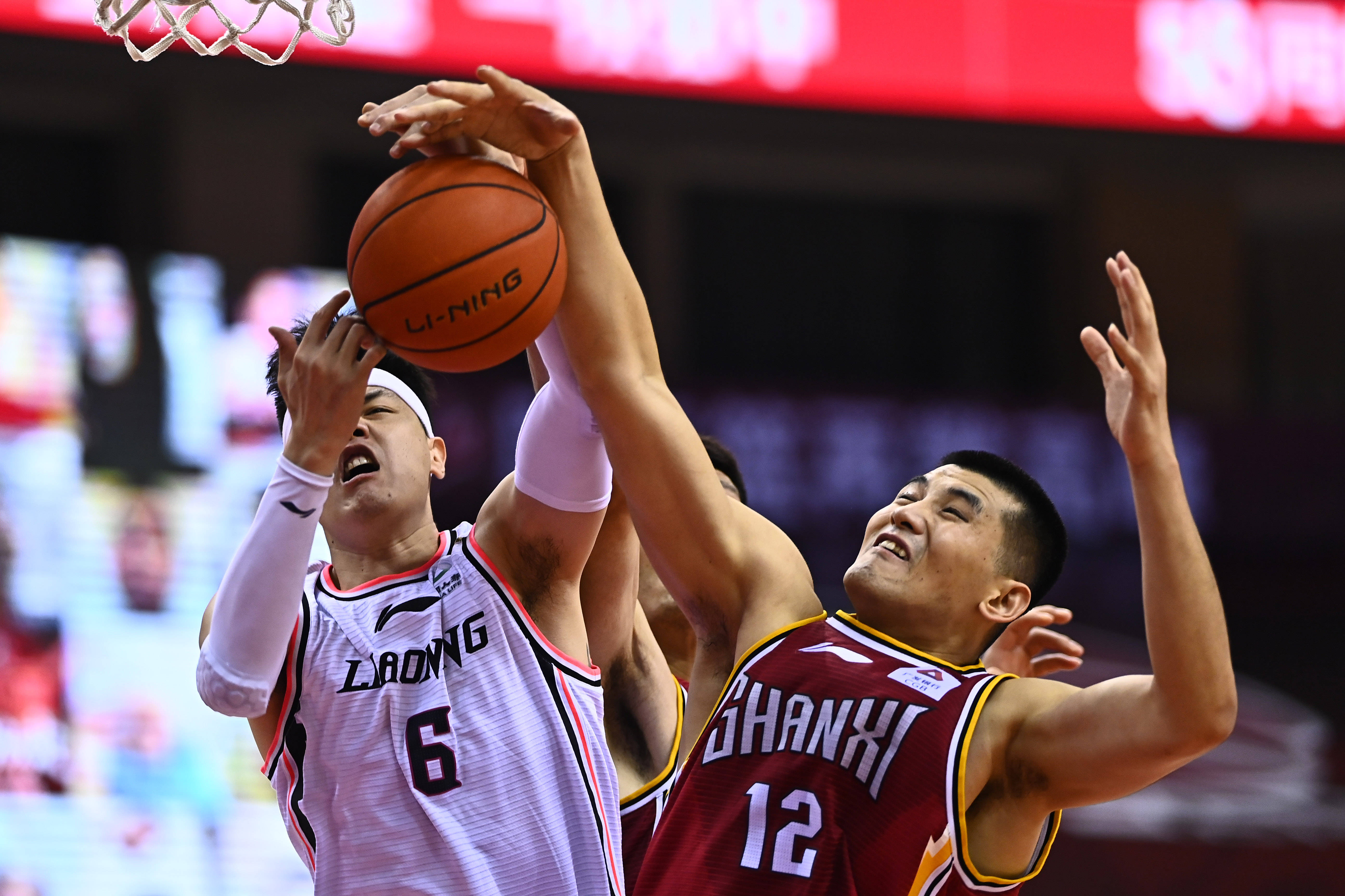 曾是首位男子体操世界冠军，退役后移居美国，如今却被美国判了刑（曾夺男子体操世锦赛首冠，退役后移居美国，如今在美却被判刑）