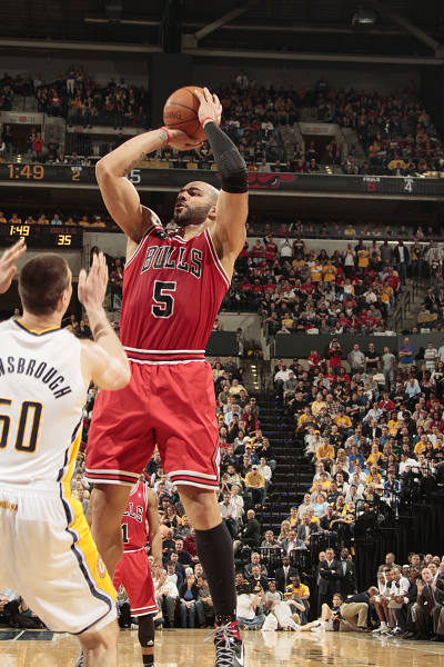 疯狂的足球：米兰门神迈尼昂的盘带合集（足坛狂潮：AC米兰门将迈尼昂盘带集锦）