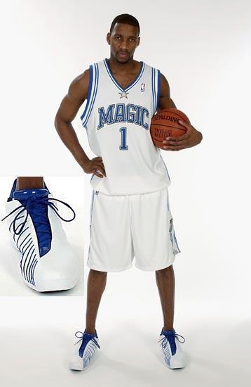 篮球火箭新秀连续三场得分20+，表现惊艳（火箭新秀连砍三场20+，表现耀眼）