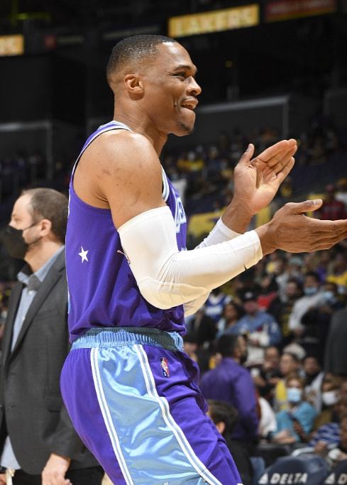 西甲半场：纳瓦罗、N.威廉姆斯建功，毕尔巴鄂2-0莱万特（西甲半场战报：纳瓦罗与N.威廉姆斯破门，毕尔巴鄂暂2-0领先莱万特）