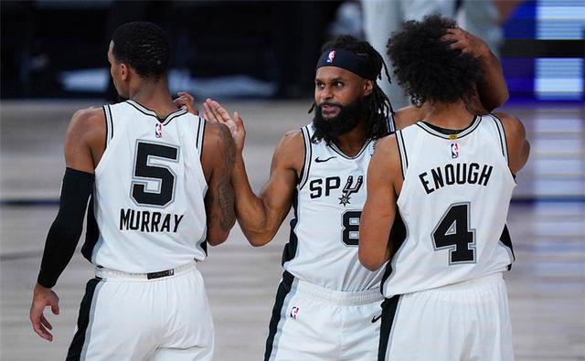 卡卢卢：在我们所处的环境里，无论输赢都没时间开心或是沮丧（卡卢卢：在这种环境下，我们无暇为胜败欢喜或沮丧）