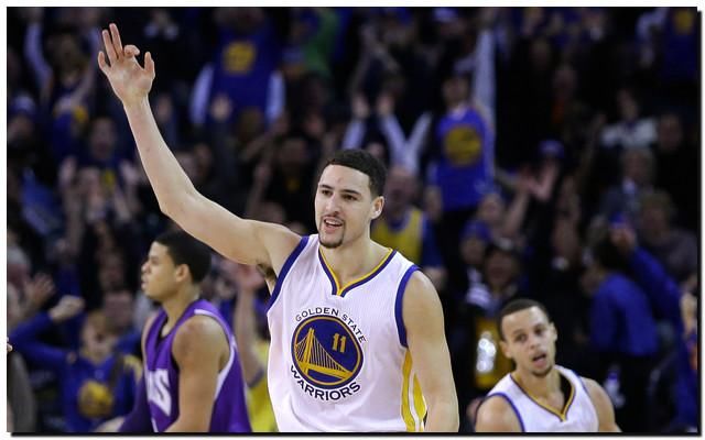 AC米兰主场3-2逆转都灵，40岁魔笛全场发挥，助力球队重返榜首，展现强大实力与斗志。（AC米兰3-2主场翻盘都灵，40岁魔笛统治全场，红黑军团重返榜首）