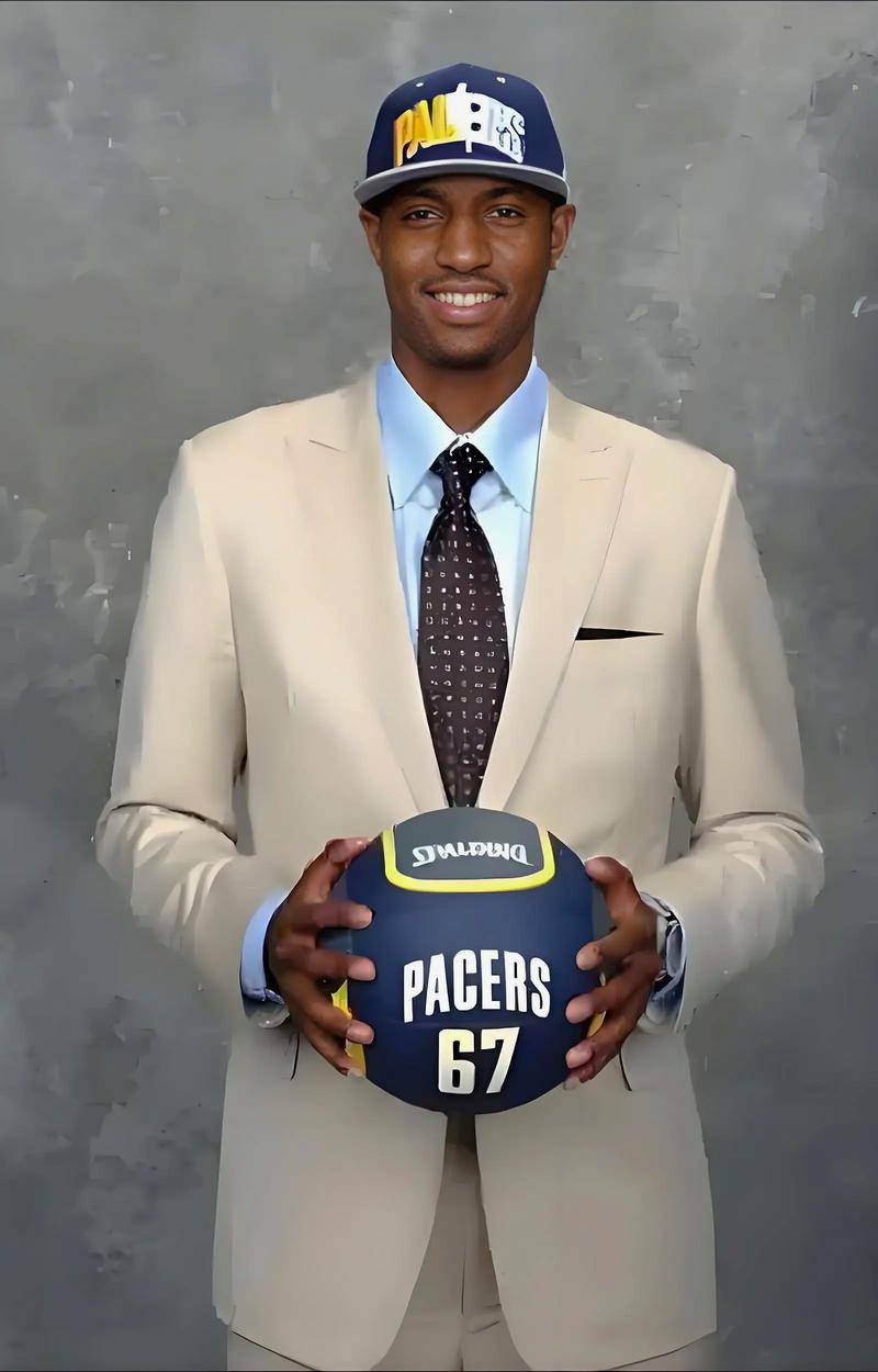 罗伊斯：我建议布兰特留下，他能为球队带来不常拥有的特质（罗伊斯建议布兰特留队：他拥有球队少见的特质）