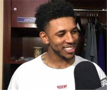 歌名应景，著名歌唱家波切利在世界杯抽签仪式演唱《今夜无人入眠》（波切利在世界杯抽签仪式献唱《今夜无人入眠》，歌名颇为应景）