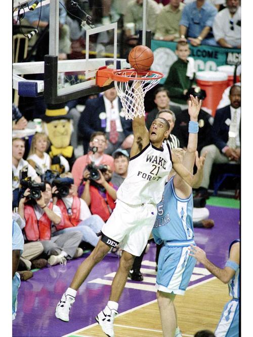 天王盖地虎！汉堡后卫复刻2017年吉鲁的神级蝎子摆尾（震撼全场！汉堡后卫复制2017年吉鲁神级蝎子摆尾）